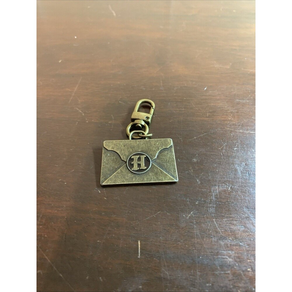 Harry Potter Hogwarts Metal Suitcase Keychain Keyring.. New